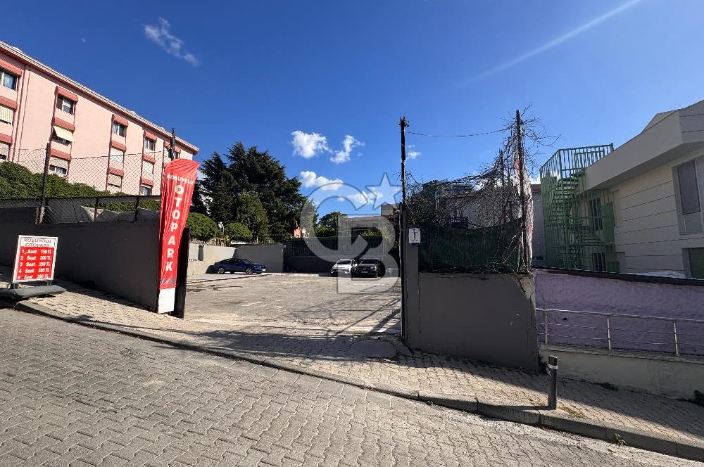 Koşuyolu’nda 13 Yıaşında 1.084 m2 Kapalı Alanlı Satılık Bina