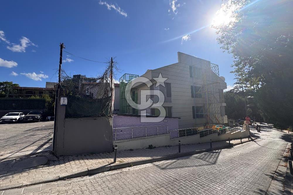Koşuyolu’nda 13 Yıaşında 1.084 m2 Kapalı Alanlı Satılık Bina