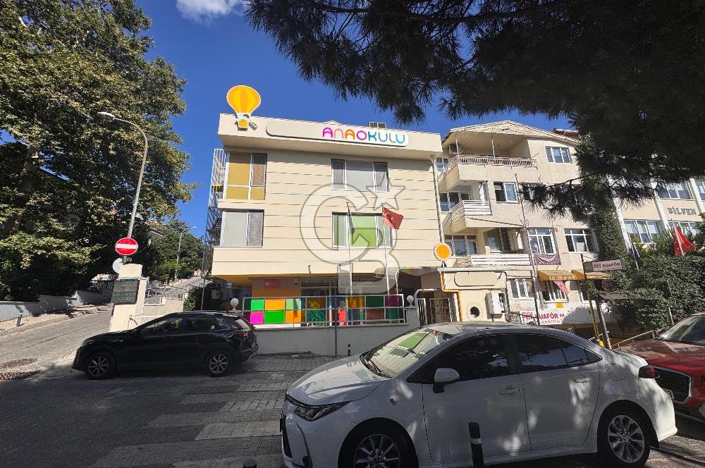 Koşuyolu’nda 13 Yıaşında 1.084 m2 Kapalı Alanlı Satılık Bina