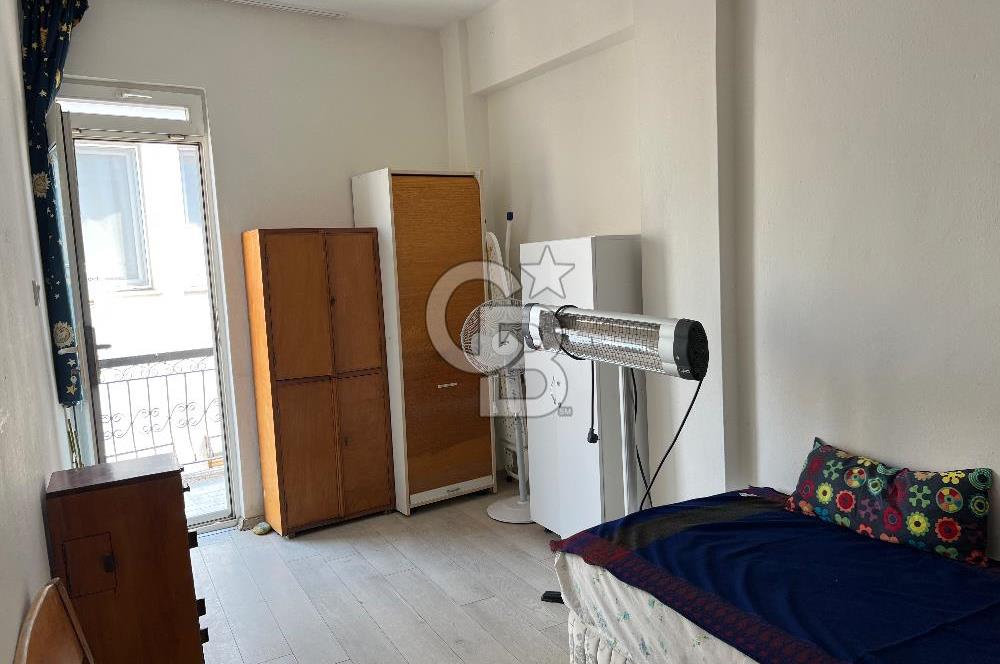 Eski Foça’da Çarşı İçersinde Satılık 2+1 Daire