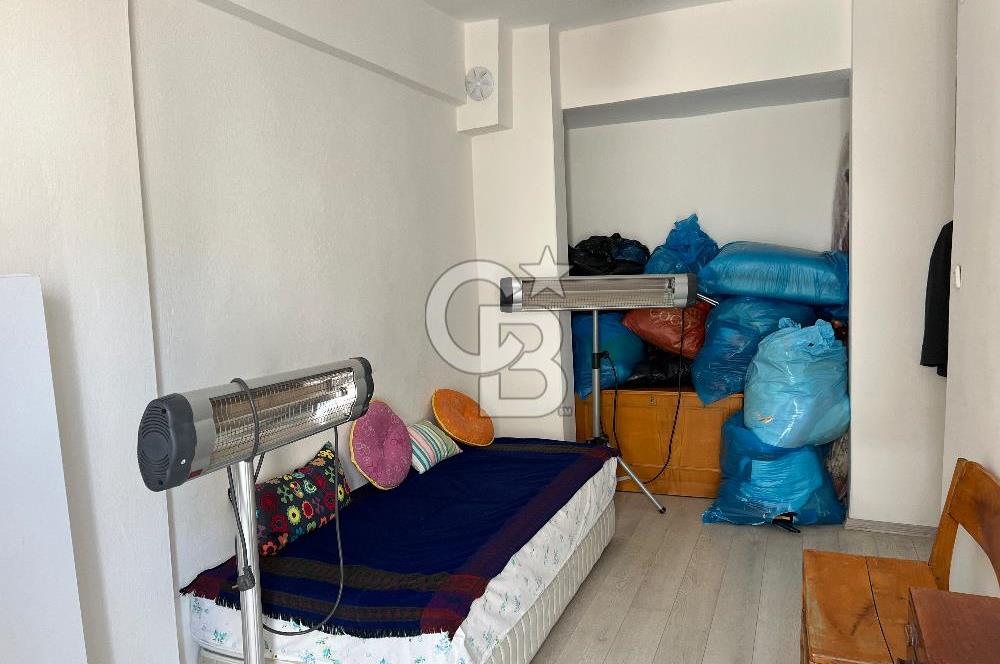 Eski Foça’da Çarşı İçersinde Satılık 2+1 Daire