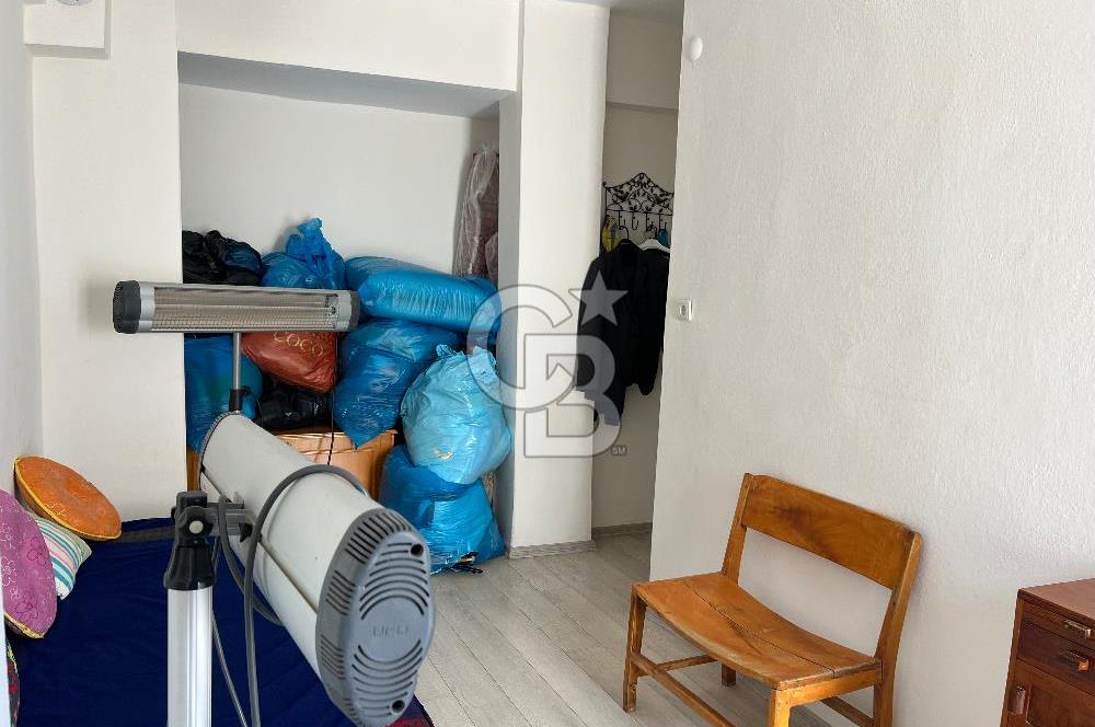 Eski Foça’da Çarşı İçersinde Satılık 2+1 Daire