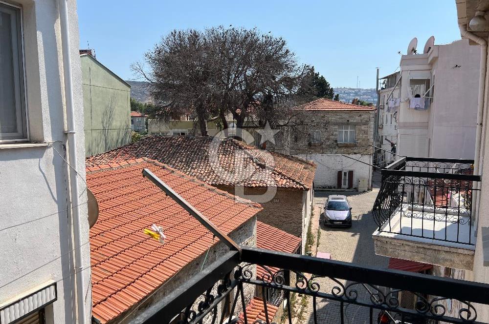 Eski Foça’da Çarşı İçersinde Satılık 2+1 Daire