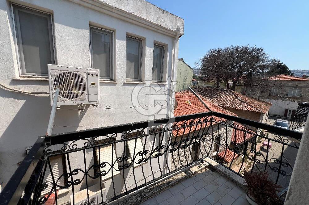 Eski Foça’da Çarşı İçersinde Satılık 2+1 Daire