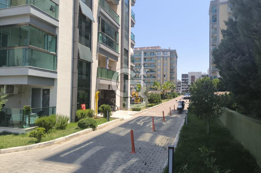 Site İçerisinde Havuzlu 2+1 Satılık Açık Mutfak Daire