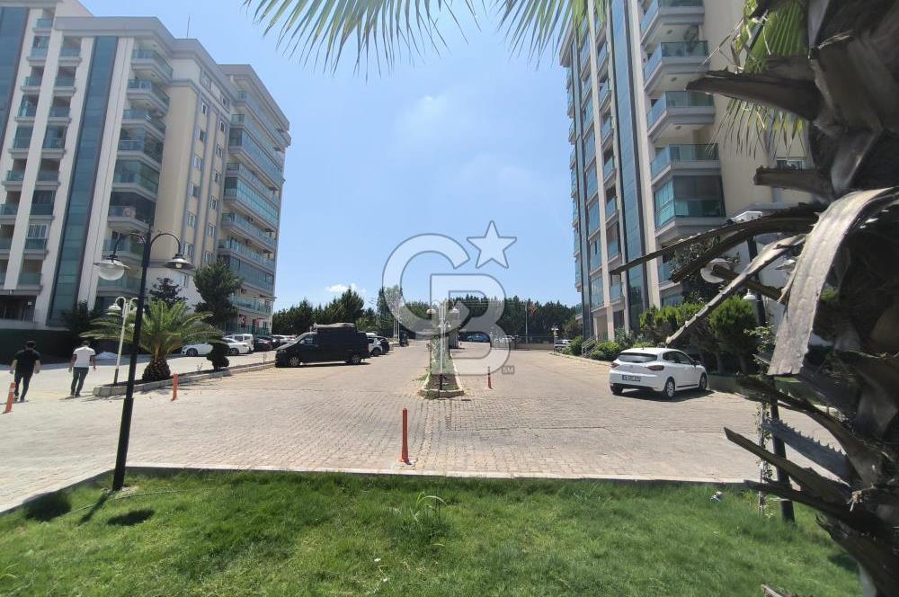 Site İçerisinde Havuzlu 2+1 Satılık Açık Mutfak Daire