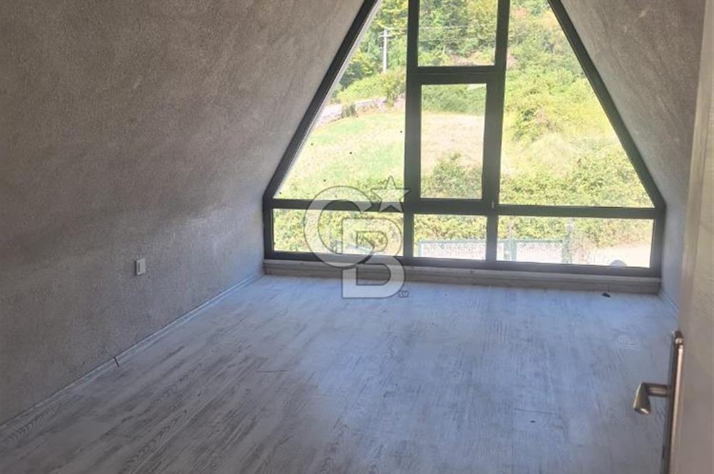 Yalova Kurtköy'de, Merkezi Konumda Bungalov Evi Bulunan Tarla