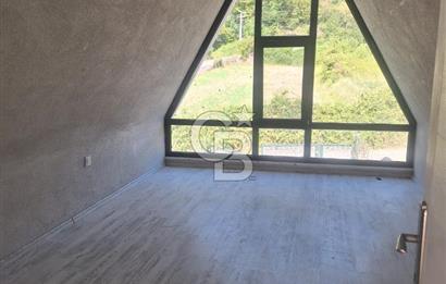 Yalova Kurtköy'de, Merkezi Konumda Bungalov Evi Bulunan Tarla
