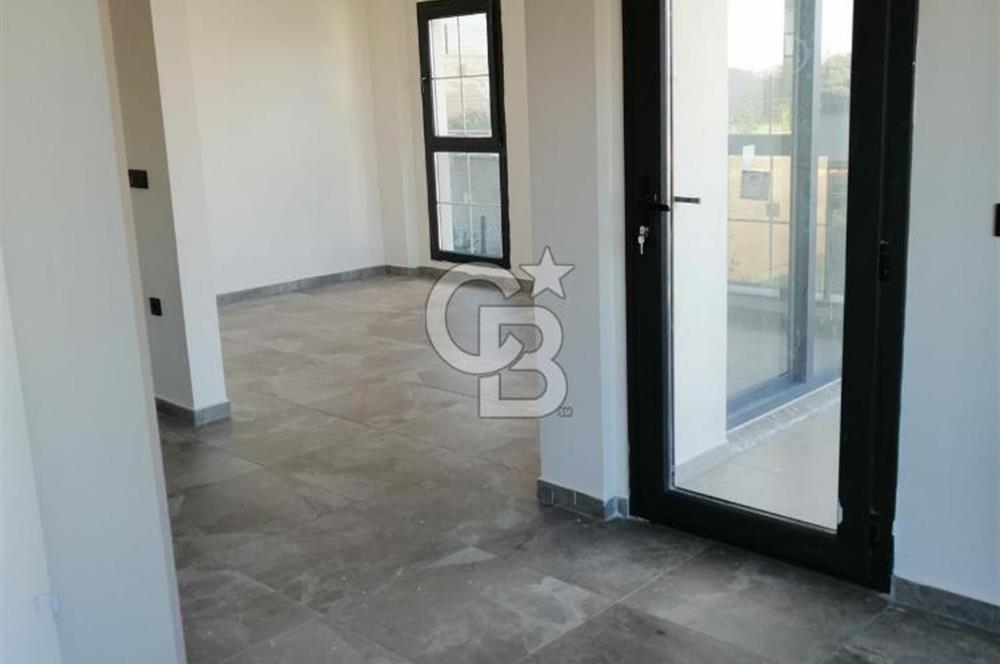 GÜLLÜKTE DENİZ MANZARALI SİTE İÇERİSİNDE ÇATI DUBLEKS DAİRE