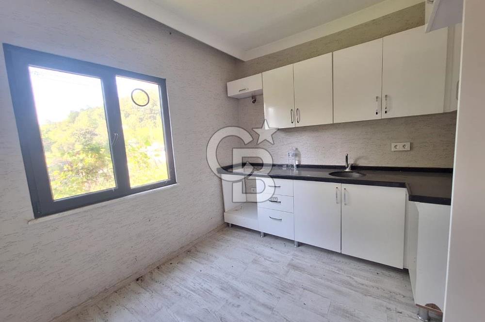 Yalova Kurtköy'de, Merkezi Konumda Bungalov Evi Bulunan Tarla