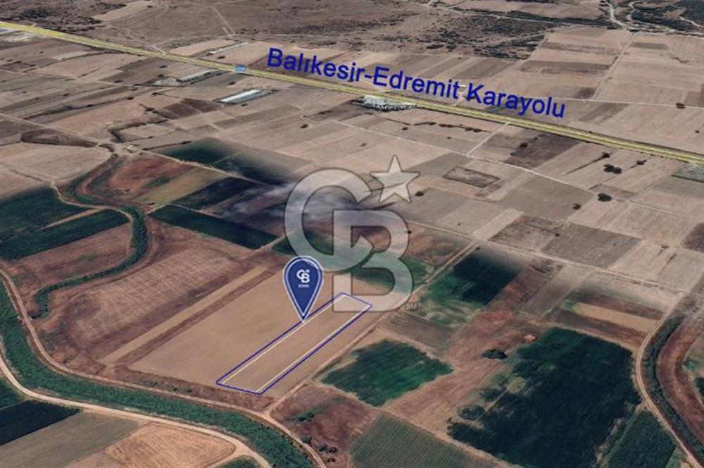 CB KiNG 'DEN GÖKÇEYAZI ORTAMAHALLE'DE SATILIK 3530 M2 TARLA