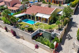 Çeşme Jardin Eden Sitesi 3+1 Müstakil Havuzlu Satılık Villa