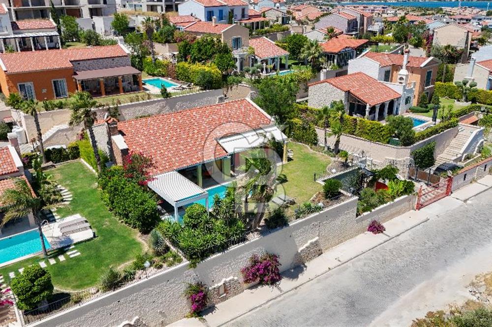 Çeşme Jardin Eden Sitesi 3+1 Müstakil Havuzlu Satılık Villa