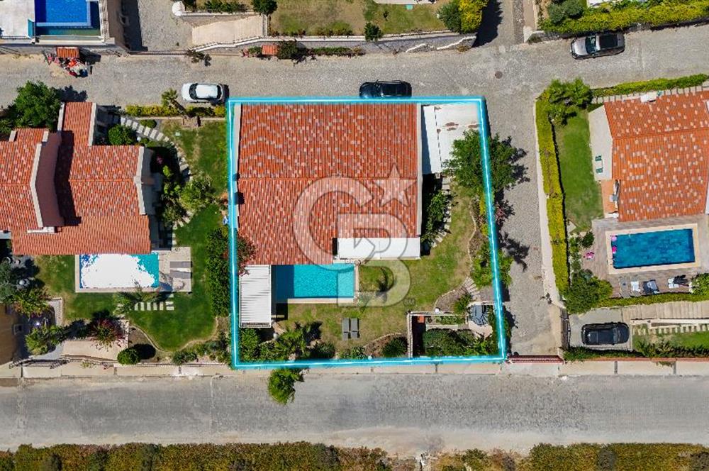 Çeşme Jardin Eden Sitesi 3+1 Müstakil Havuzlu Satılık Villa