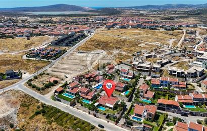 Çeşme Jardin Eden Sitesi 3+1 Müstakil Havuzlu Satılık Villa