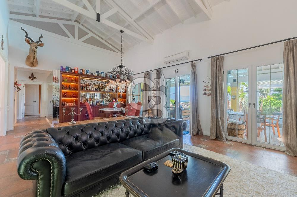 Çeşme Jardin Eden Sitesi 3+1 Müstakil Havuzlu Satılık Villa