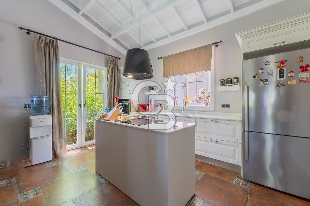 Çeşme Jardin Eden Sitesi 3+1 Müstakil Havuzlu Satılık Villa
