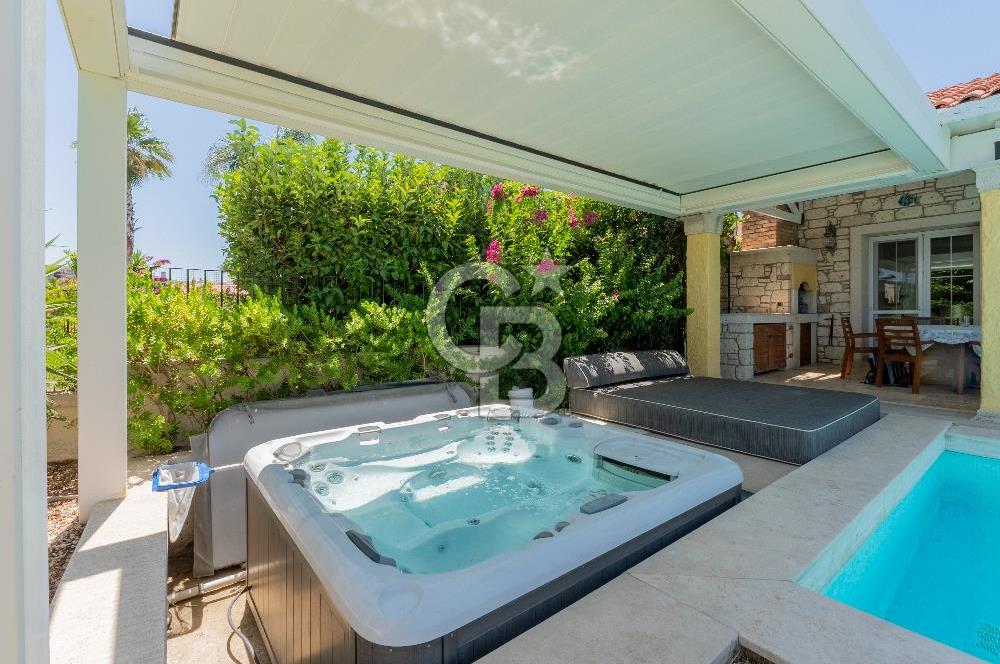 Çeşme Jardin Eden Sitesi 3+1 Müstakil Havuzlu Satılık Villa