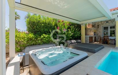 Çeşme Jardin Eden Sitesi 3+1 Müstakil Havuzlu Satılık Villa