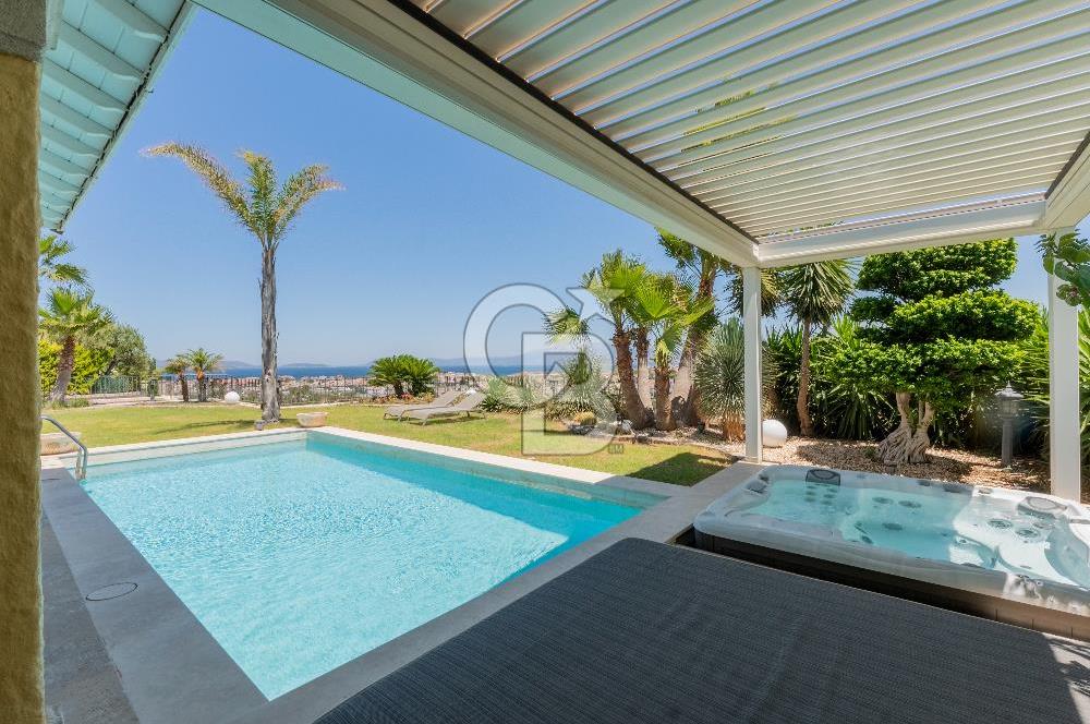 Çeşme Jardin Eden Sitesi 3+1 Müstakil Havuzlu Satılık Villa