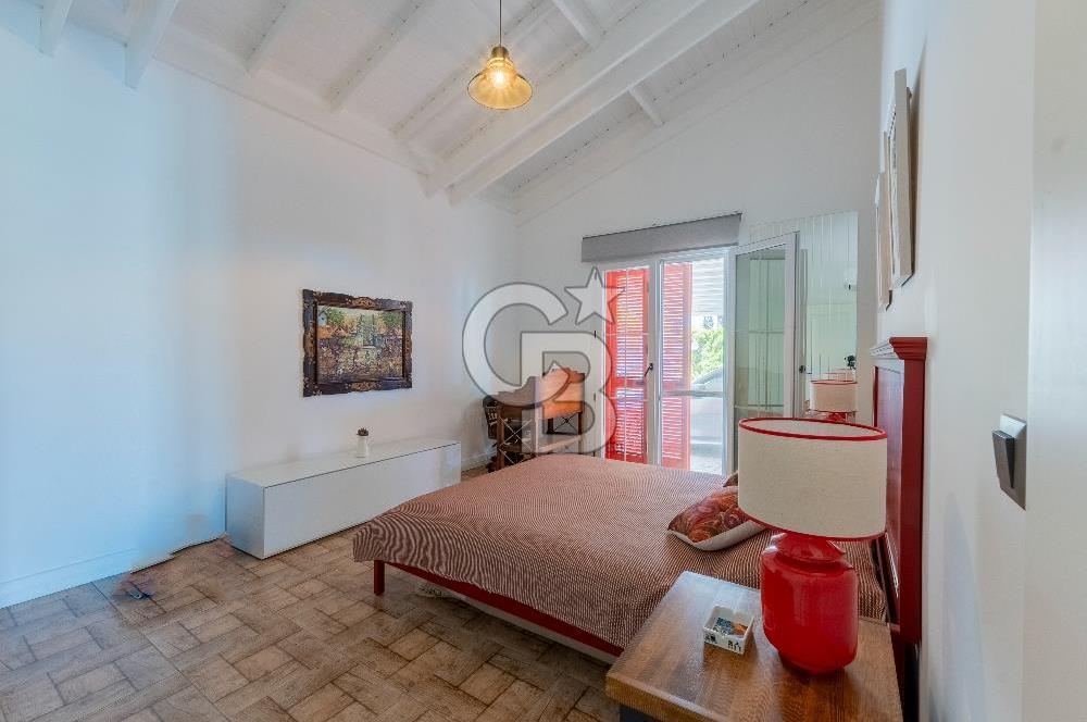 Çeşme Jardin Eden Sitesi 3+1 Müstakil Havuzlu Satılık Villa