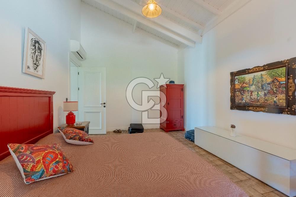 Çeşme Jardin Eden Sitesi 3+1 Müstakil Havuzlu Satılık Villa