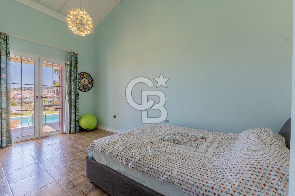 Çeşme Jardin Eden Sitesi 3+1 Müstakil Havuzlu Satılık Villa