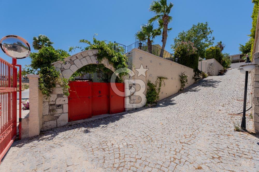 Çeşme Jardin Eden Sitesi 3+1 Müstakil Havuzlu Satılık Villa