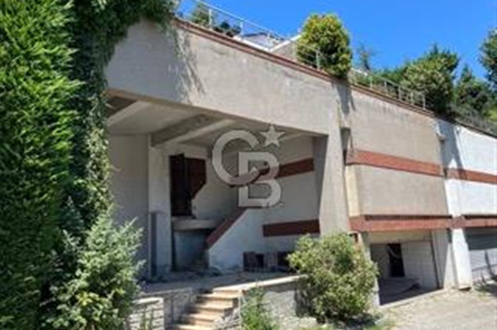 ACARKENTTE   DEPREM SONRASI  İNŞA EDİLMİŞ 8+2 HAVUZLU VİLLA