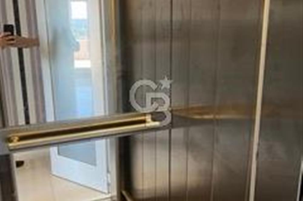 ACARKENTTE   DEPREM SONRASI  İNŞA EDİLMİŞ 8+2 HAVUZLU VİLLA