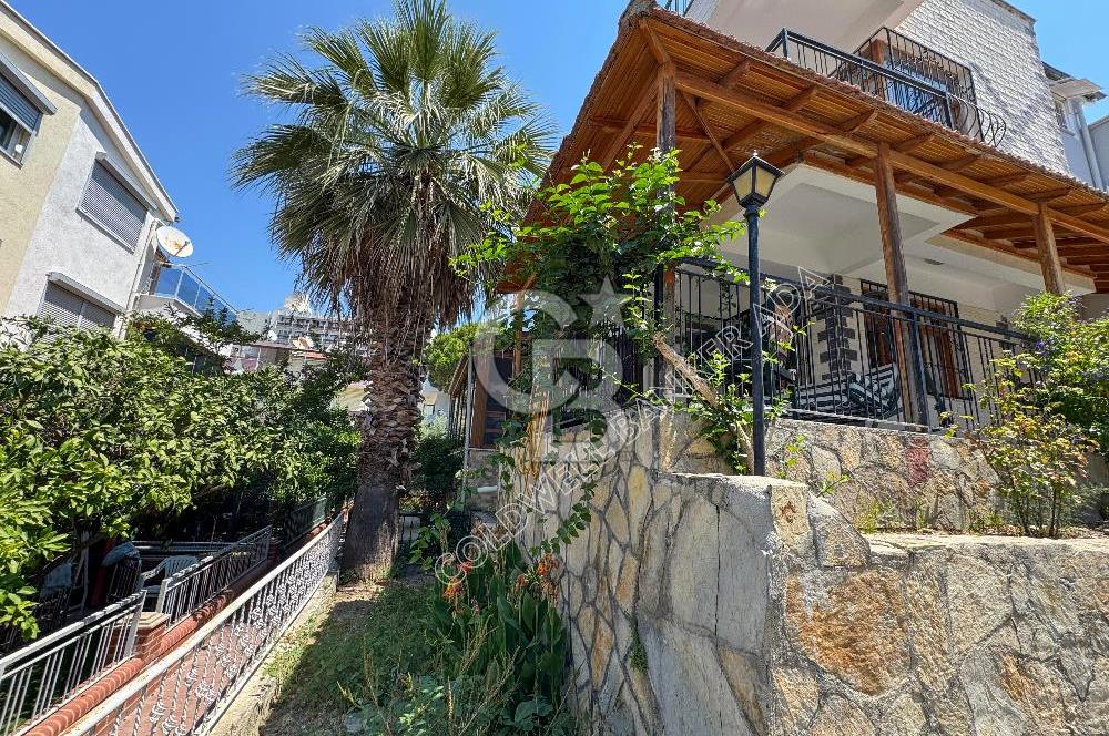 KADINLAR DENİZİ MAHALLESİNDE DENİZE 500 METRE SATILIK VİLLA