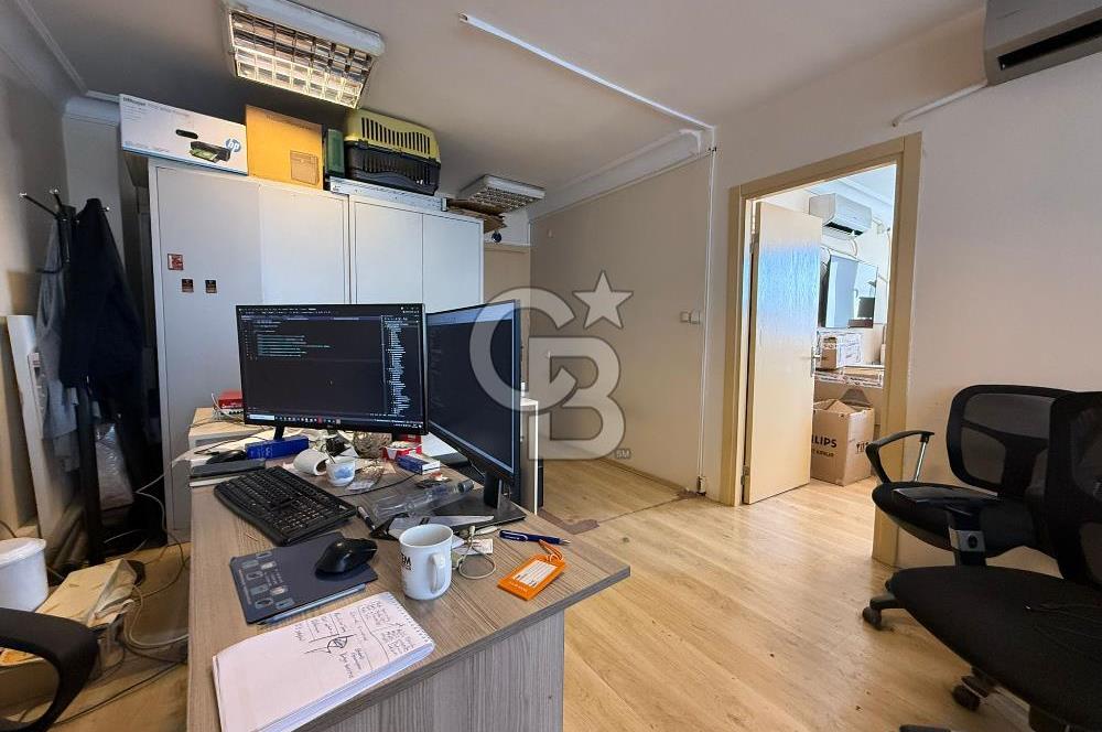 Prestijli İş Merkezinde Kiracılı 2+1 Ofis Kadıköy Yatırımlık