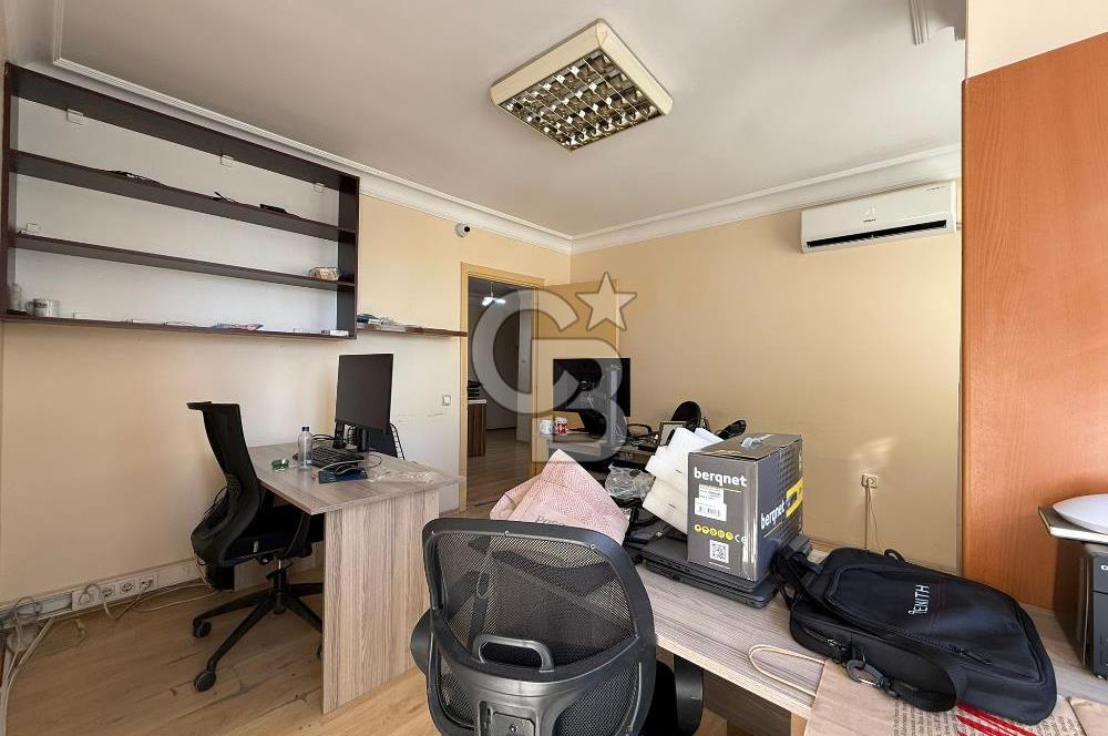 Prestijli İş Merkezinde Kiracılı 2+1 Ofis Kadıköy Yatırımlık