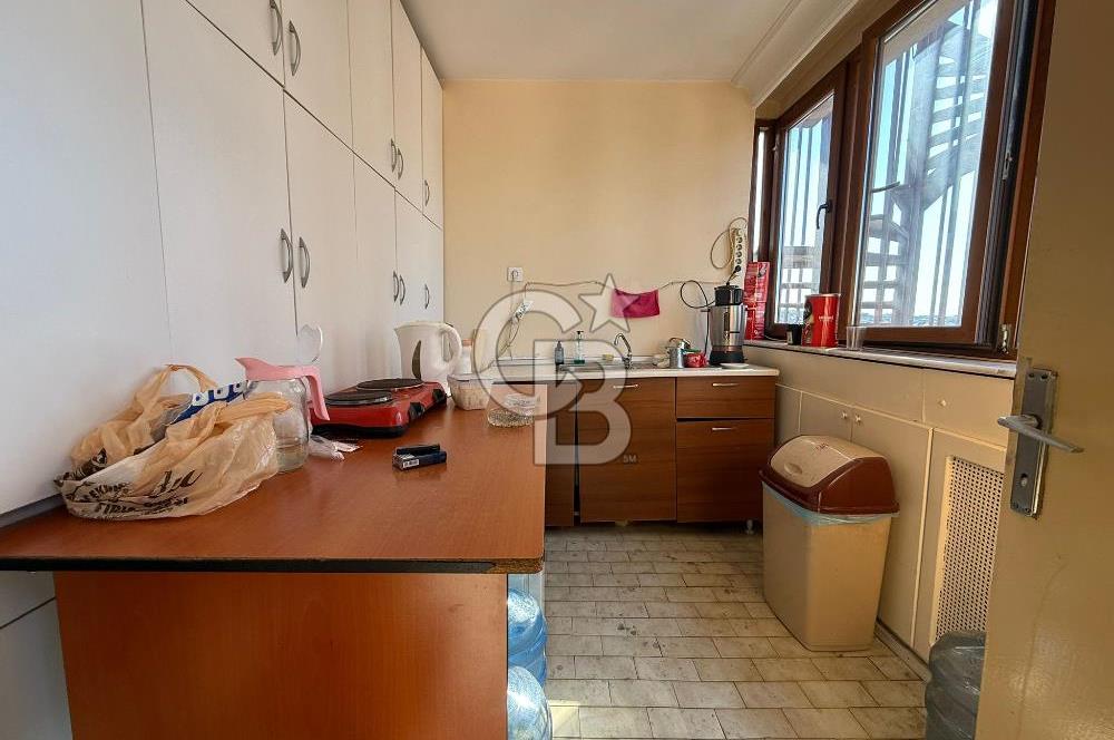Prestijli İş Merkezinde Kiracılı 2+1 Ofis Kadıköy Yatırımlık
