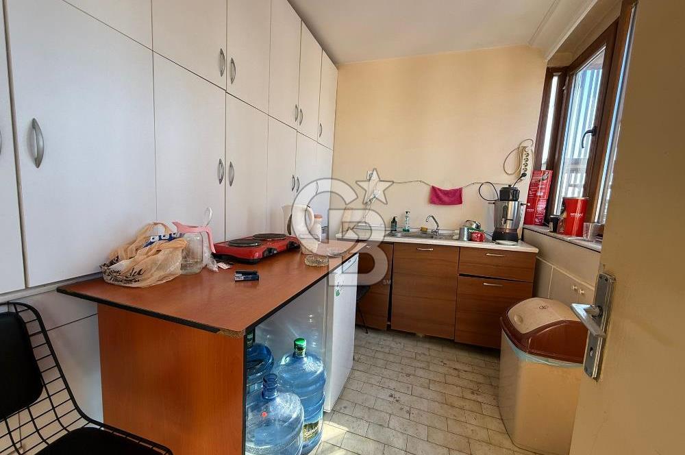 Prestijli İş Merkezinde Kiracılı 2+1 Ofis Kadıköy Yatırımlık
