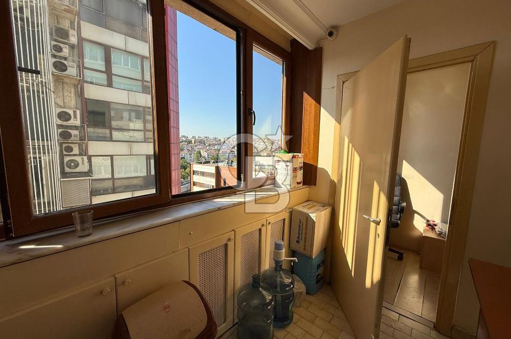 Prestijli İş Merkezinde Kiracılı 2+1 Ofis Kadıköy Yatırımlık