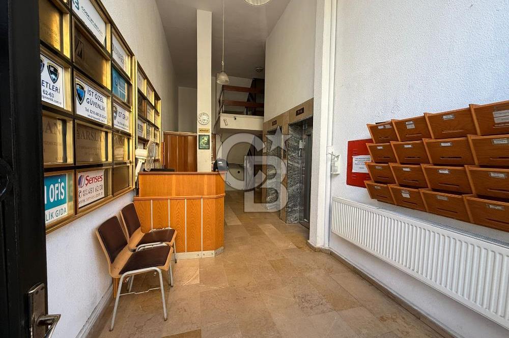 Prestijli İş Merkezinde Kiracılı 2+1 Ofis Kadıköy Yatırımlık