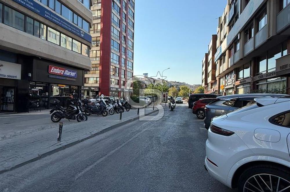 Prestijli İş Merkezinde Kiracılı 2+1 Ofis Kadıköy Yatırımlık