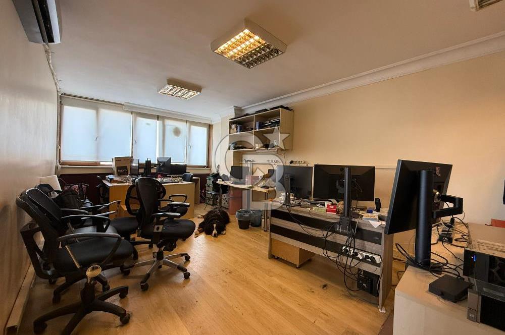 Prestijli İş Merkezinde Kiracılı 2+1 Ofis Kadıköy Yatırımlık
