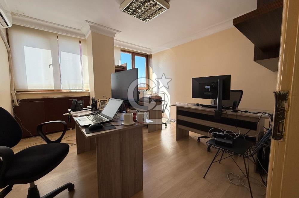 Prestijli İş Merkezinde Kiracılı 2+1 Ofis Kadıköy Yatırımlık