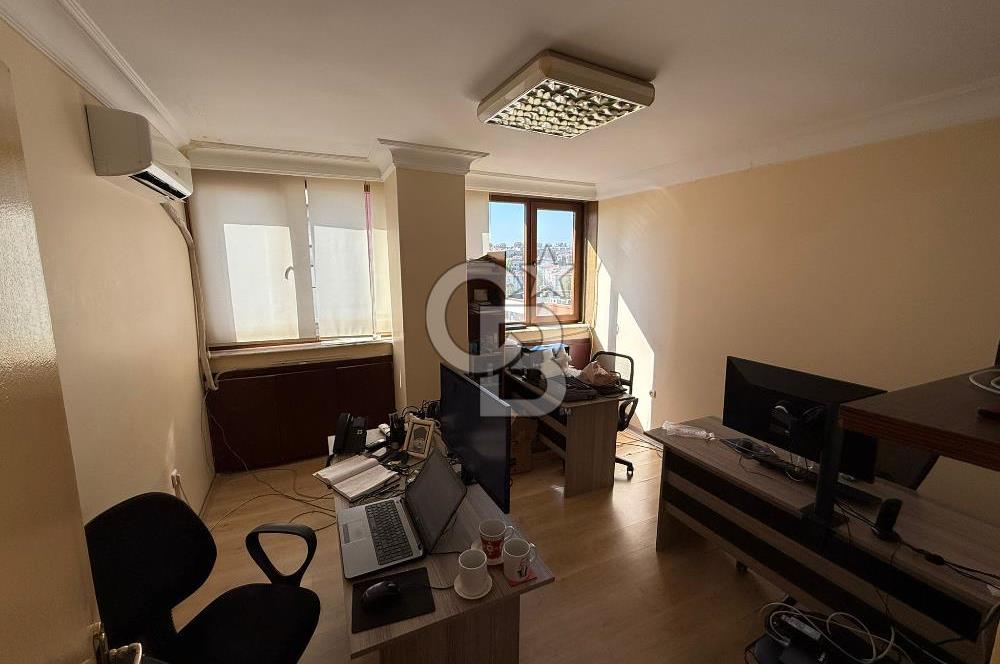 Prestijli İş Merkezinde Kiracılı 2+1 Ofis Kadıköy Yatırımlık