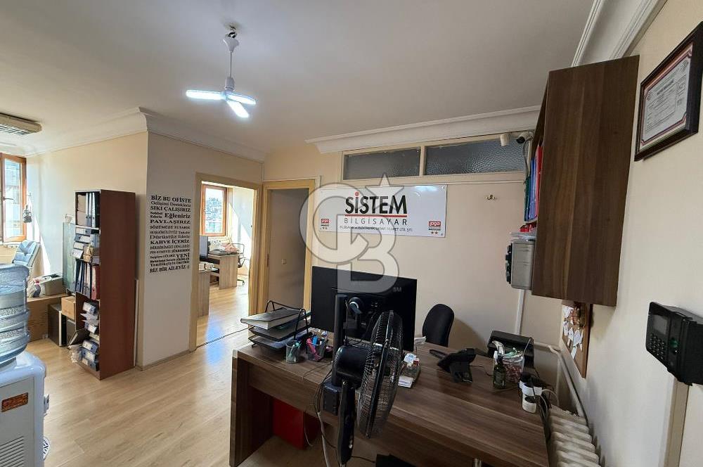 Prestijli İş Merkezinde Kiracılı 2+1 Ofis Kadıköy Yatırımlık
