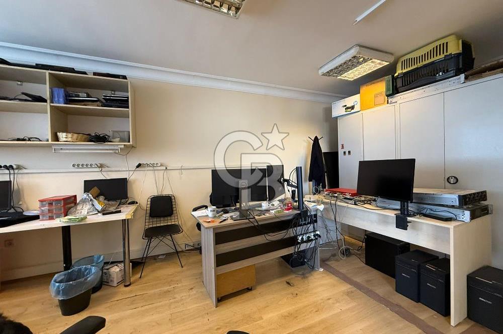 Prestijli İş Merkezinde Kiracılı 2+1 Ofis Kadıköy Yatırımlık