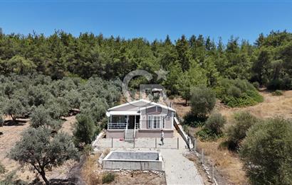 Menderes Çamönünde Havuzlu,Full Eşyalı 2+1 Prefabrik Ev ve Arsa