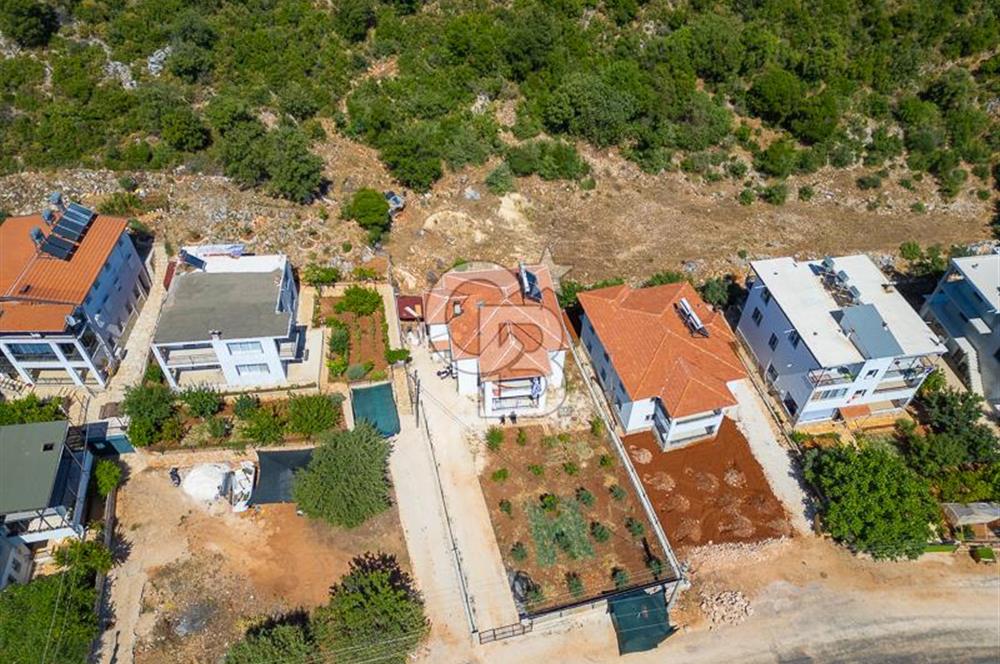 CB ARDENDEN ANTALYA KAŞ AĞULLUDA 2 KATLI BAHÇELİ SATILIK EV