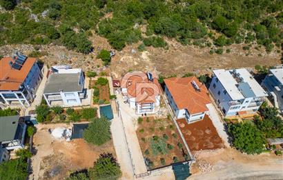 CB ARDENDEN ANTALYA KAŞ AĞULLUDA 2 KATLI BAHÇELİ SATILIK EV