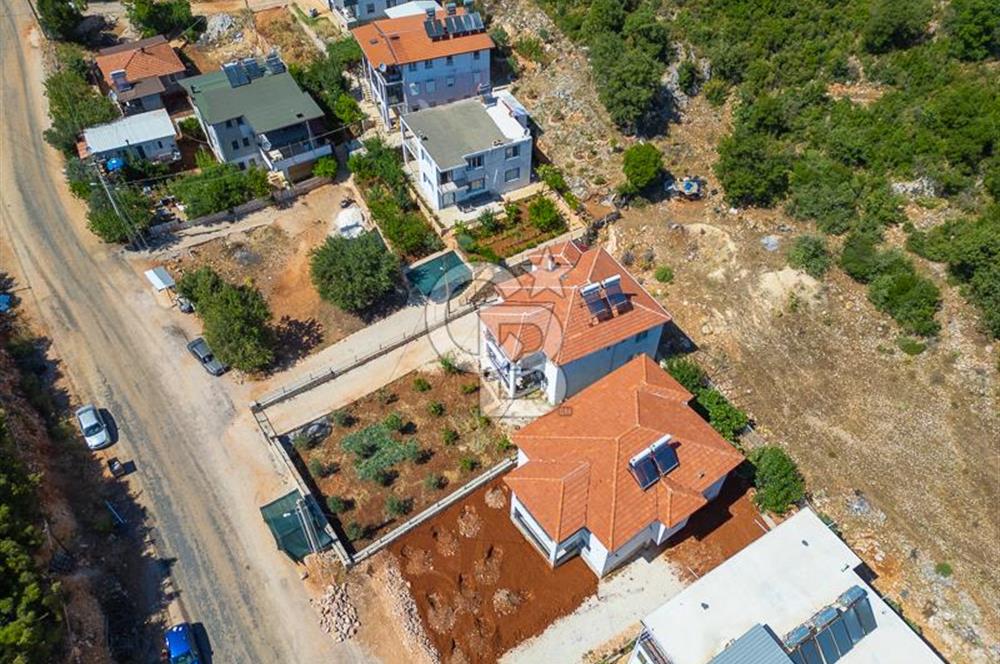 CB ARDENDEN ANTALYA KAŞ AĞULLUDA 2 KATLI BAHÇELİ SATILIK EV