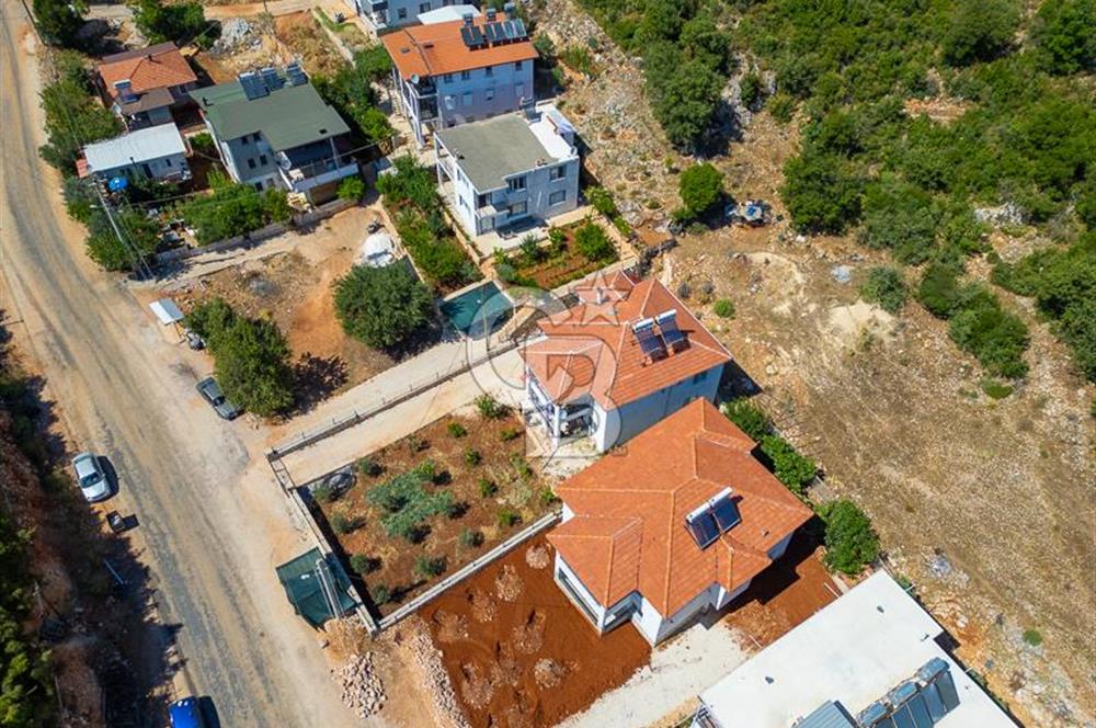 CB ARDENDEN ANTALYA KAŞ AĞULLUDA 2 KATLI BAHÇELİ SATILIK EV