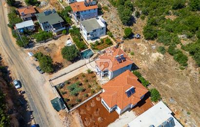 CB ARDENDEN ANTALYA KAŞ AĞULLUDA 2 KATLI BAHÇELİ SATILIK EV