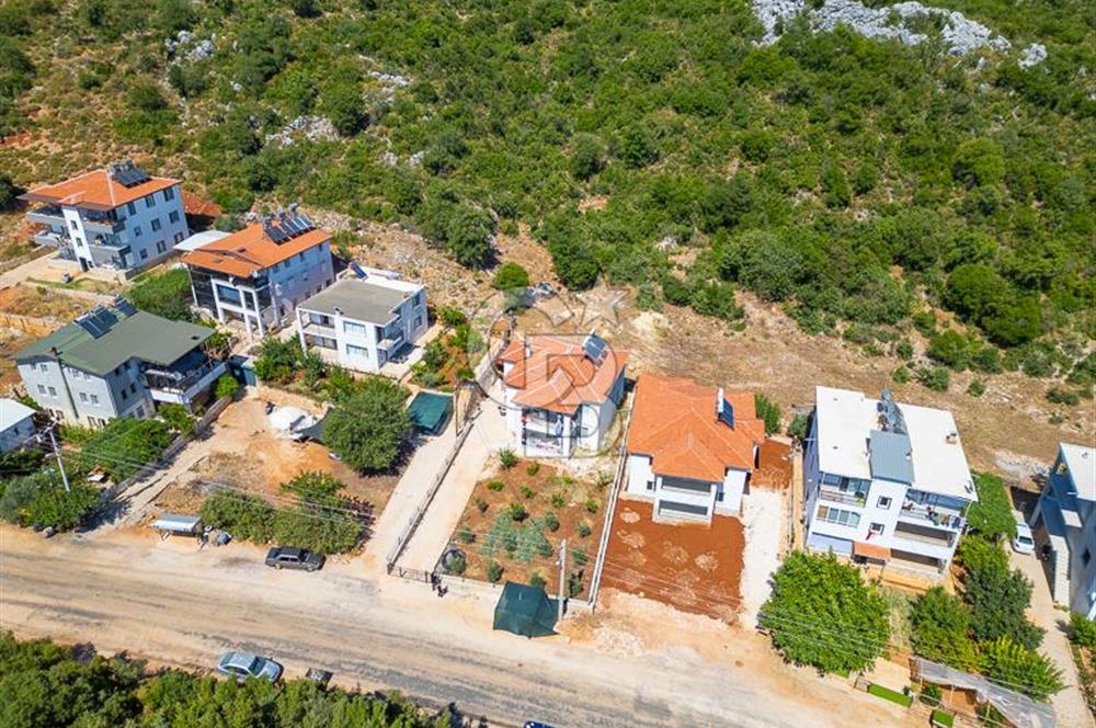 CB ARDENDEN ANTALYA KAŞ AĞULLUDA 2 KATLI BAHÇELİ SATILIK EV